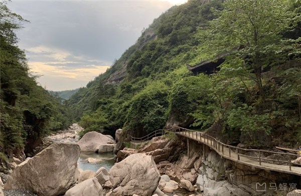 鄣山大峡谷风景区